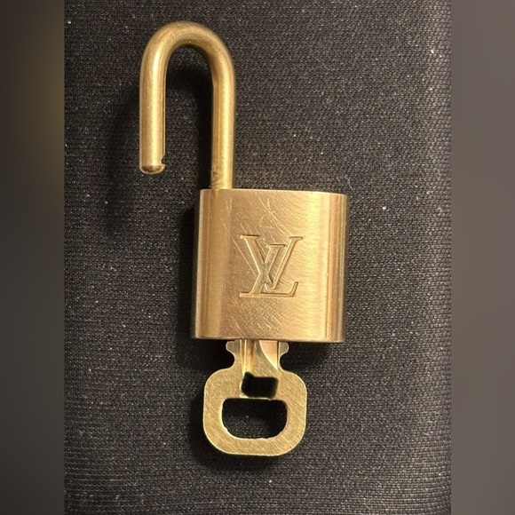 Louis Vuitton Lock and Key Set Random from 300 Series. - Picture 4 of 4